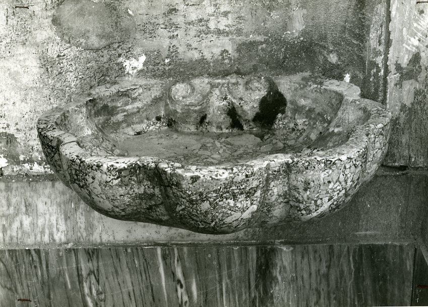 acquasantiera - a conchiglia - bottega campana (sec. XVIII)