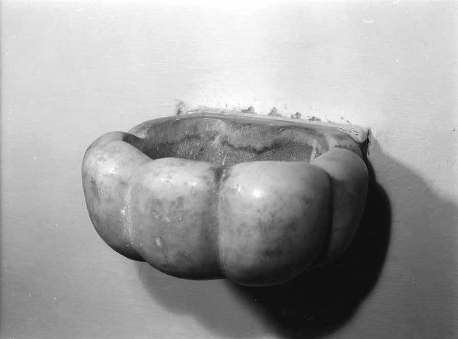 acquasantiera da parete - bottega campana (sec. XIX)