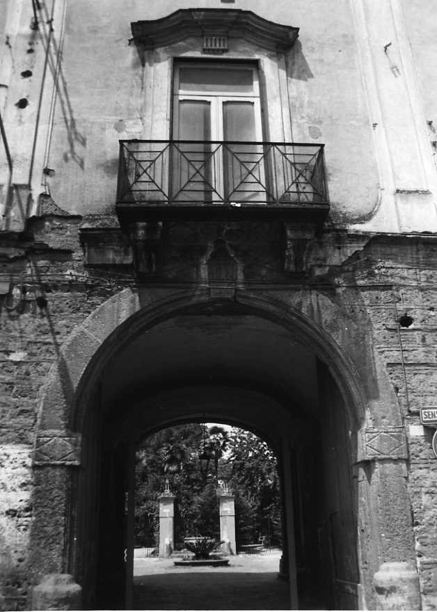 portale - bottega campana (sec. XVIII)