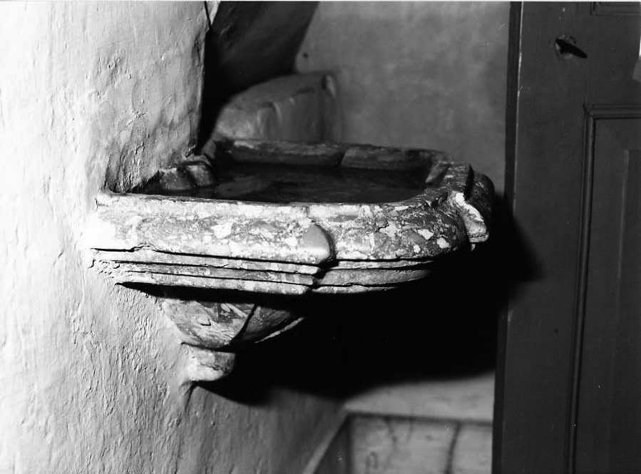 acquasantiera da parete - bottega campana (metà sec. XVIII)