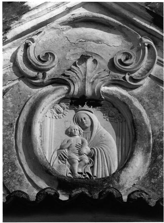 Madonna con Bambino (rilievo) di Bonamico Francesco (primo quarto sec. XVI)