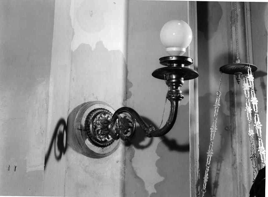 lampada - a muro, serie - bottega campana (seconda metà sec. XIX)