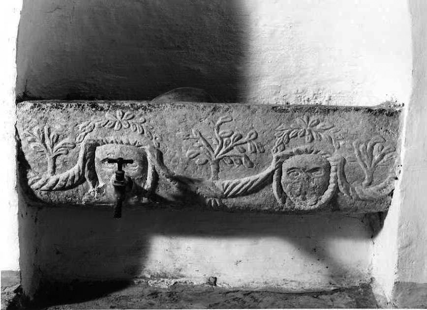 fontana - a muro - bottega campana (metà sec. XIII)