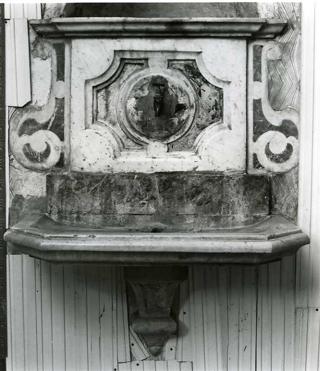 fontana - a muro - bottega campana (prima metà sec. XIX)