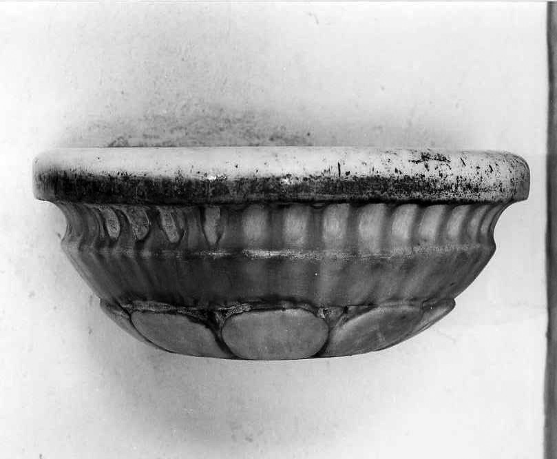 acquasantiera da parete - bottega campana (prima metà sec. XVII)