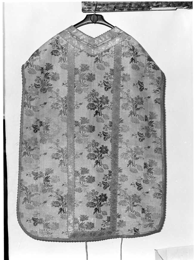 motivi decorativi floreali (pianeta) - manifattura campana (sec. XIX)