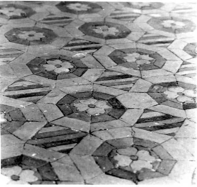 motivi decorativi geometrici e vegetali (pavimento a mattonelle) - bottega campana (sec. XV)