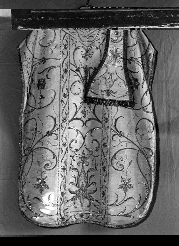 motivi decorativi floreali (pianeta) - manifattura campana (sec. XVIII)