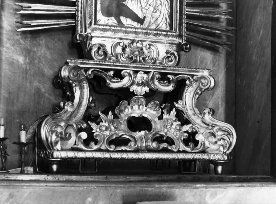 motivi decorativi vegetali (base) - bottega napoletana (sec. XVII)