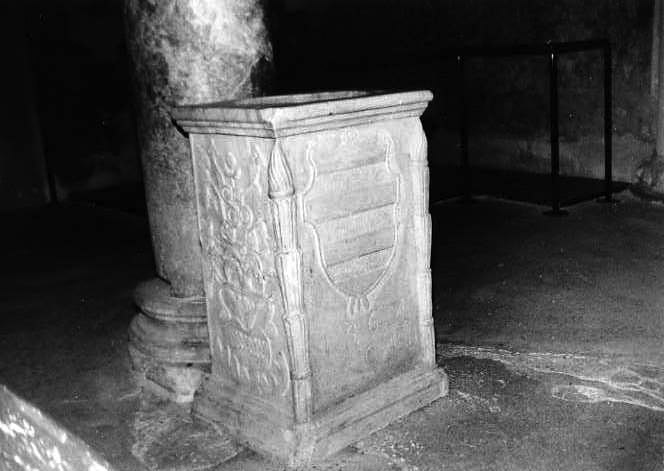 acquasantiera - bottega campana (sec. XVI)