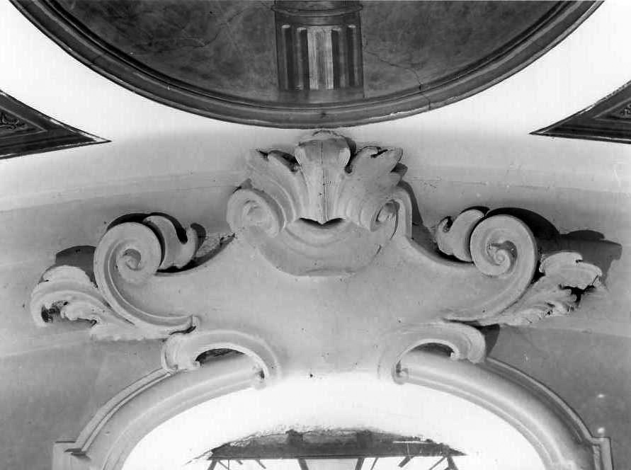 motivi decorativi a volute (decorazione plastica) - bottega campana (sec. XIX)