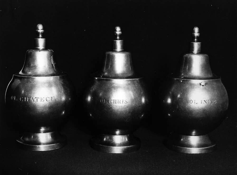 vasi per la riserva degli oli santi, serie - bottega napoletana (prima metà sec. XX)