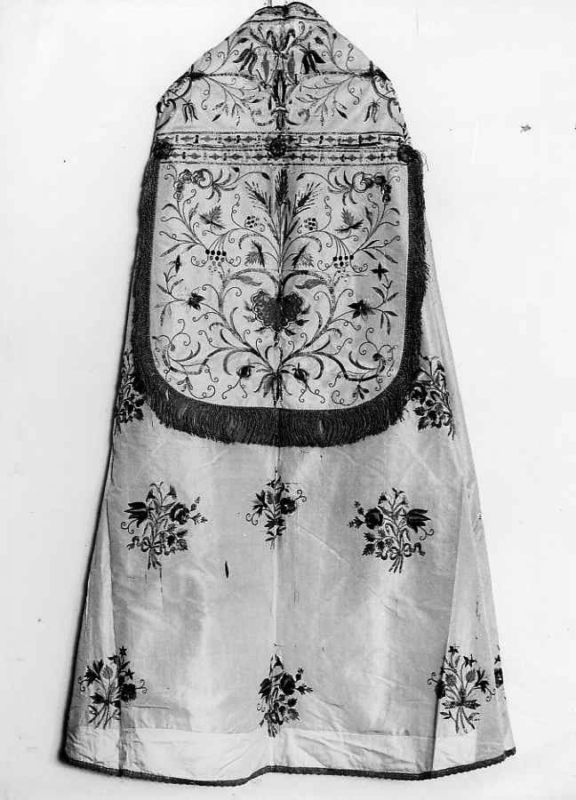 piviale - manifattura campana (inizio sec. XVIII)