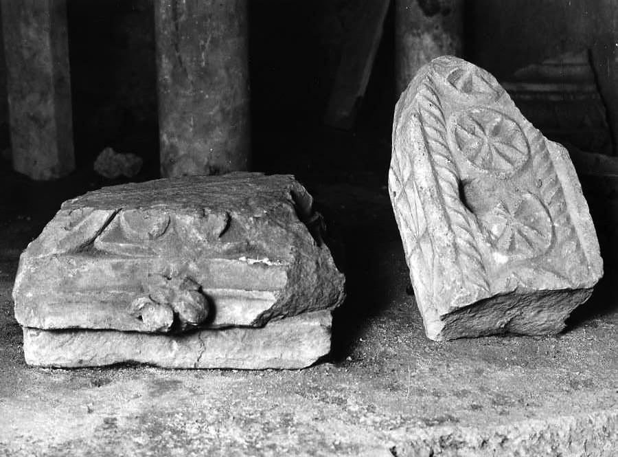 capitello composito, frammento - bottega campana (secc. XII/ XIII)