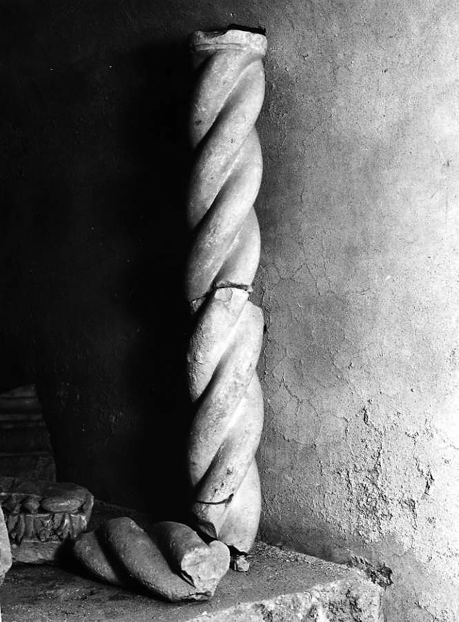 colonnina tortile, frammento - bottega campana (secc. XII/ XIII)