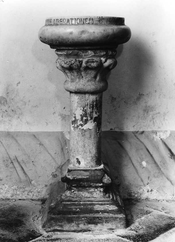 acquasantiera - a fusto - bottega campana (sec. XVI)