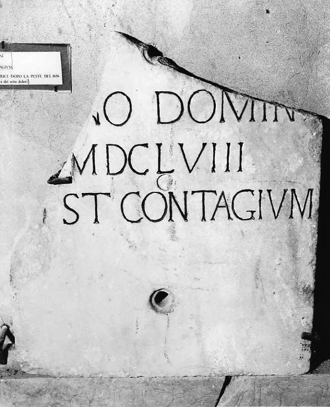 lastra tombale, frammento - bottega campana (sec. XVII)