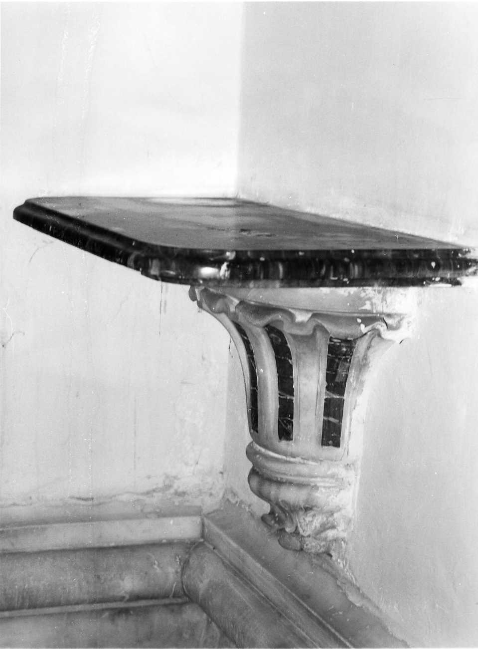 mensola, serie - bottega campana (sec. XVIII)