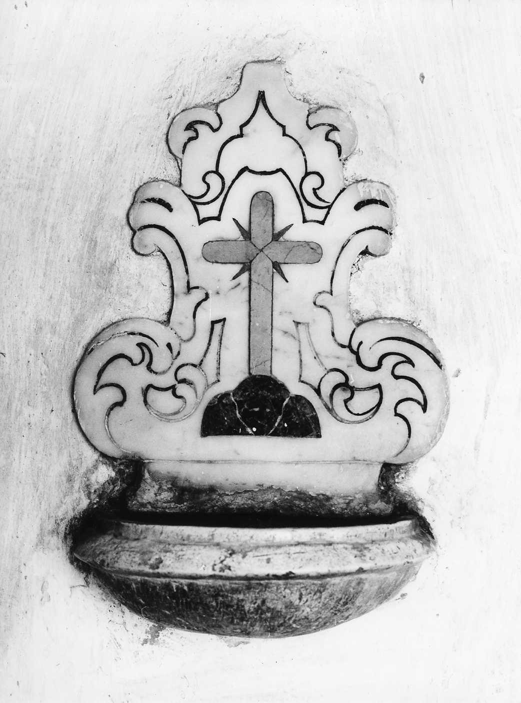 acquasantiera - a conchiglia - bottega campana (sec. XVI)