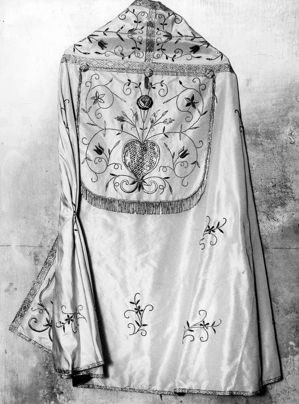 piviale - manifattura campana (sec. XIX)