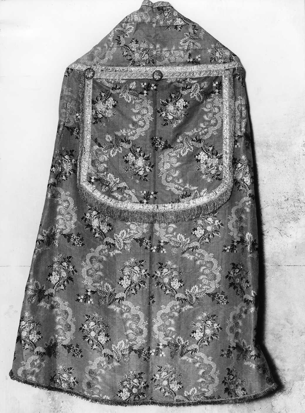 piviale - manifattura campana (sec. XVII)