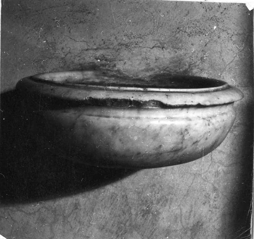 acquasantiera - a conchiglia, serie - bottega campana (sec. XVII)