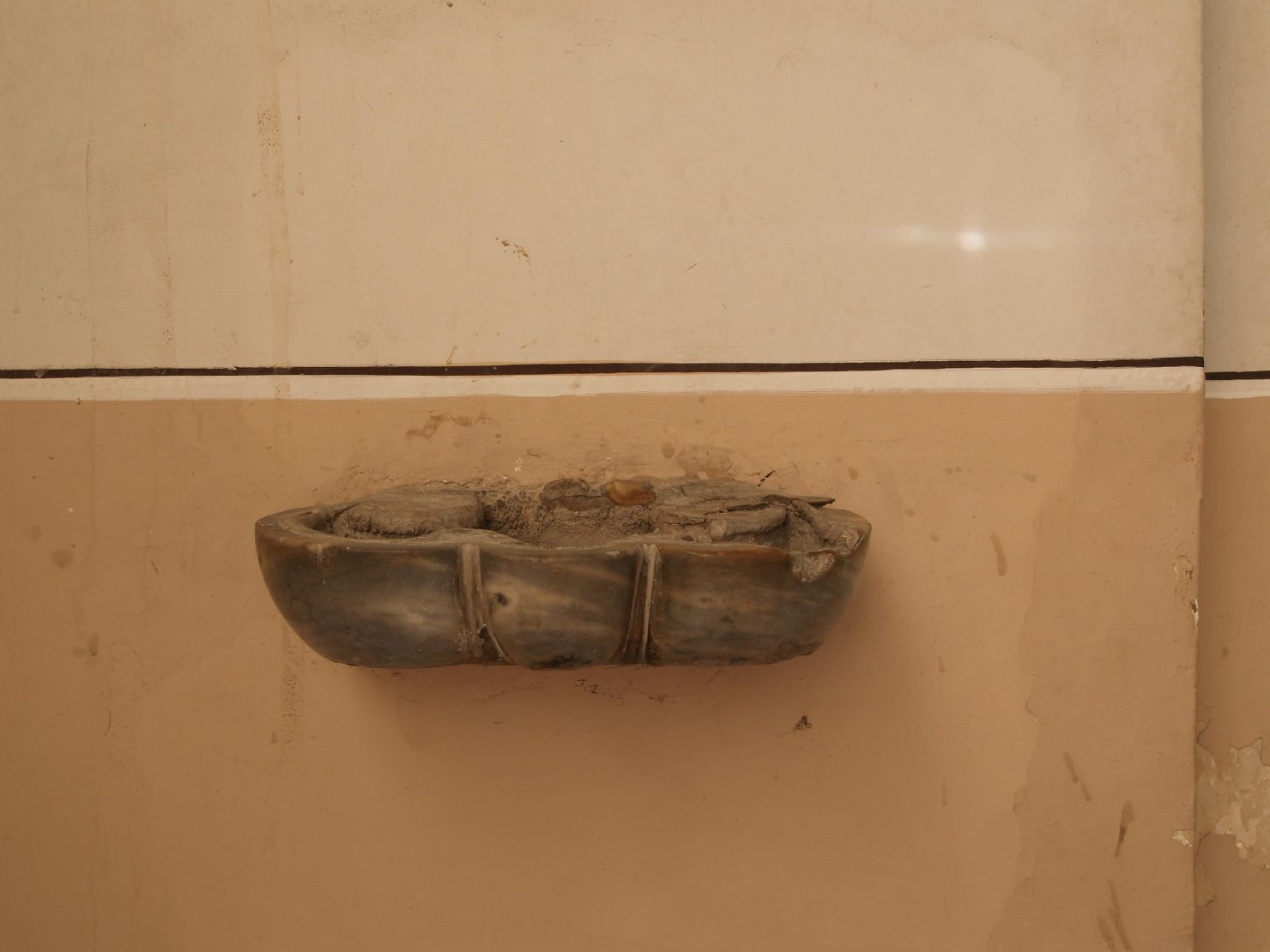 acquasantiera - bottega napoletana (prima metà sec. XVIII)