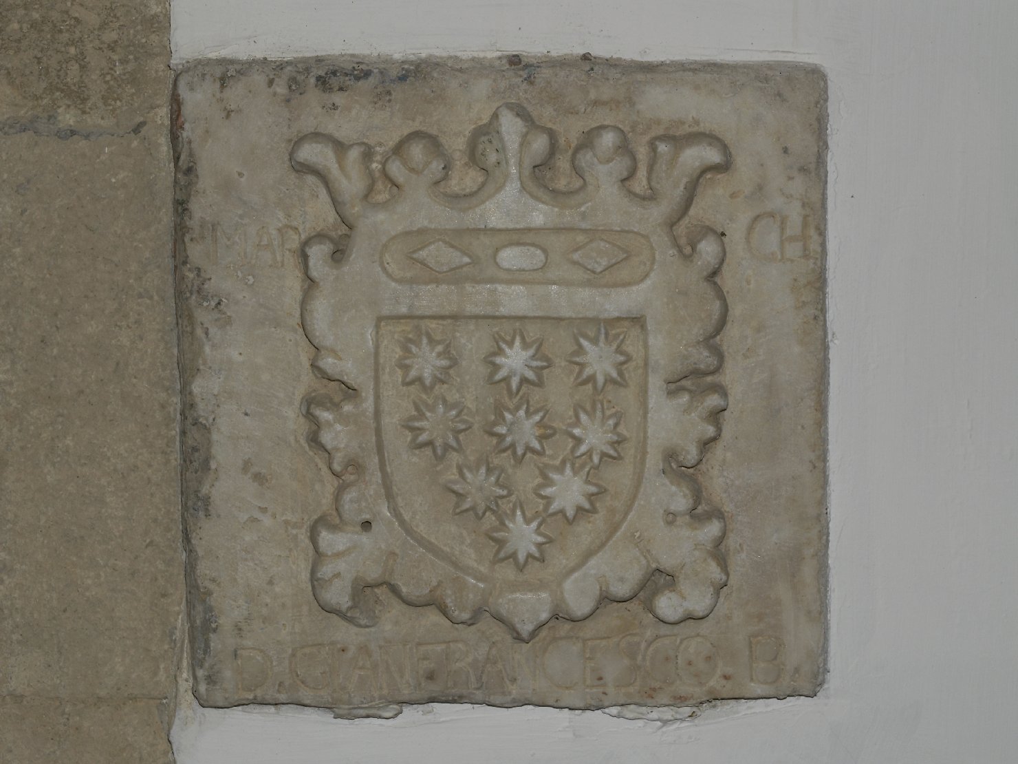 stemma gentilizio (rilievo, opera isolata) - bottega beneventana (fine sec. XVII)