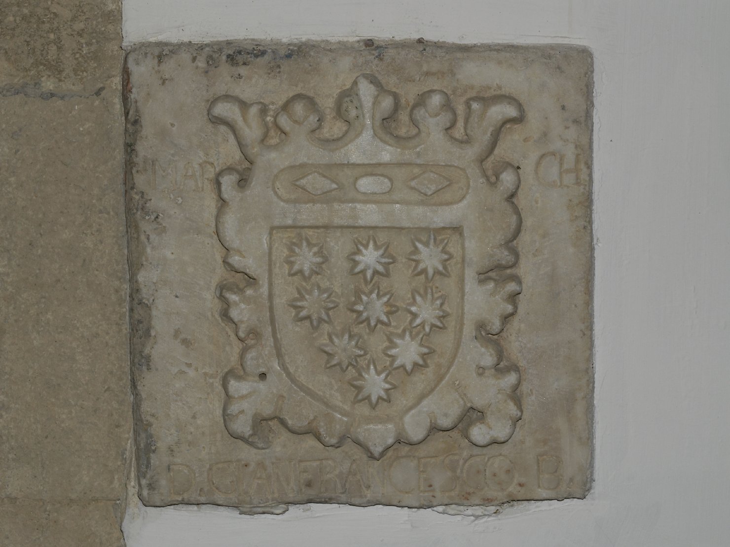 stemma gentilizio (rilievo, opera isolata) - bottega beneventana (fine sec. XVII)