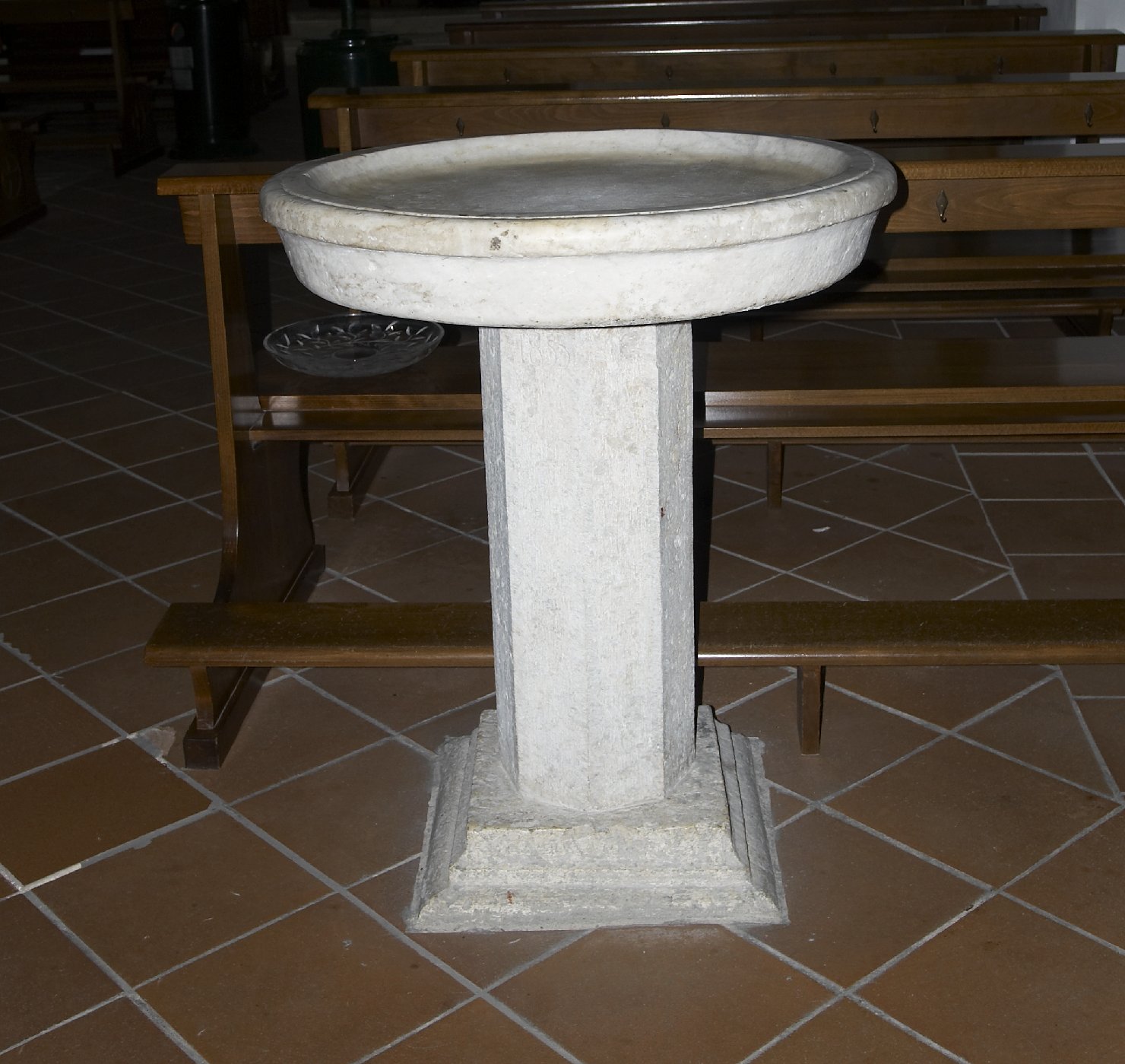 fonte battesimale - a fusto, opera isolata - bottega campana (prima metà sec. XX)