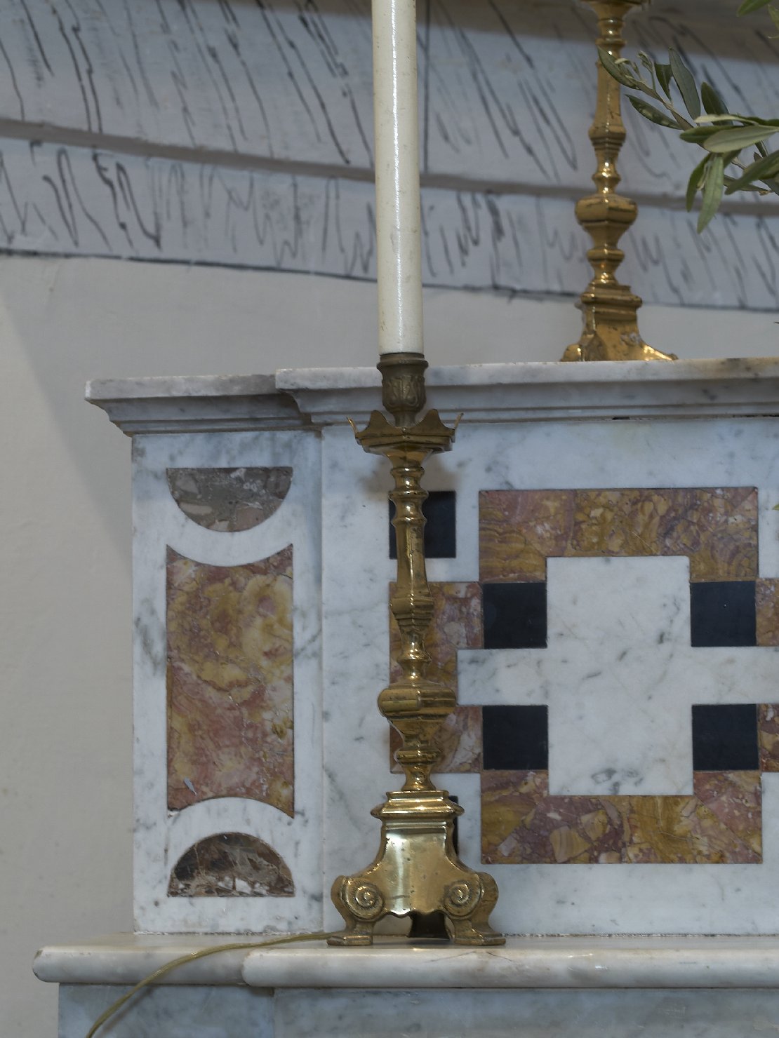 candeliere d'altare, elemento d'insieme - bottega campana (prima metà sec. XX)