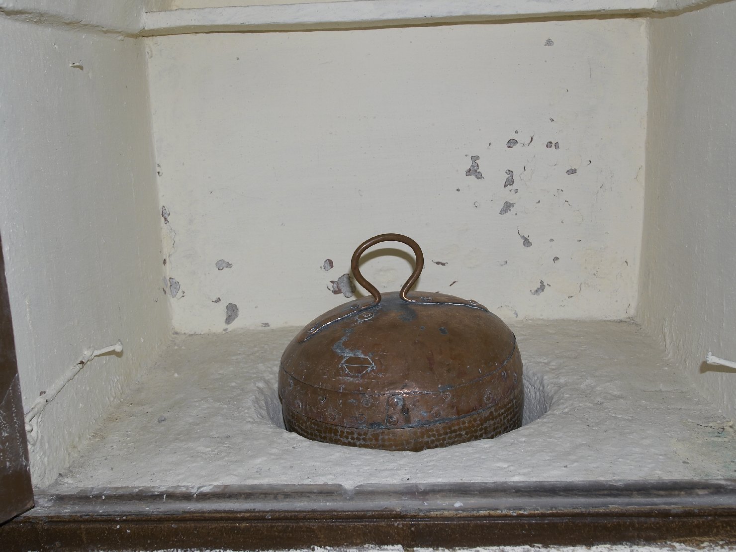 conca del fonte battesimale, elemento d'insieme - bottega campana (prima metà sec. XIX)