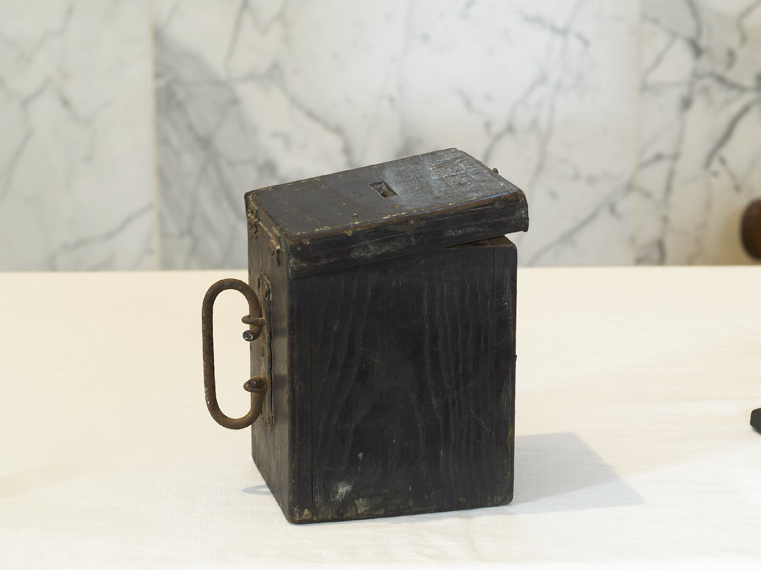 cassetta per elemosine - bottega campana (prima metà sec. XX)