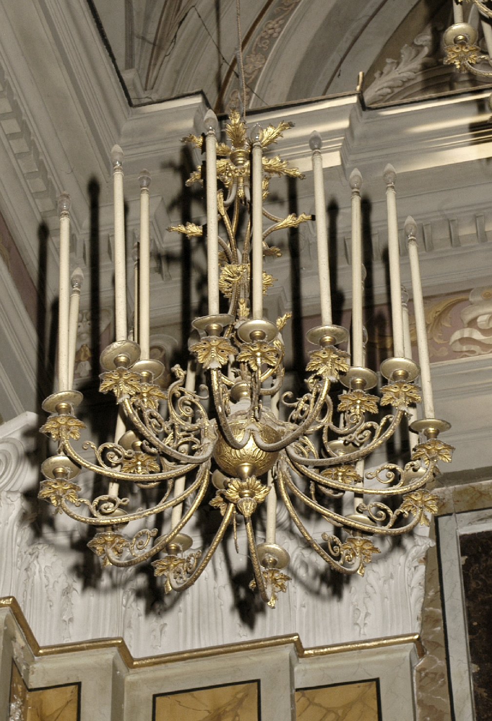 lampadario da chiesa, serie - bottega campana (sec. XVIII)