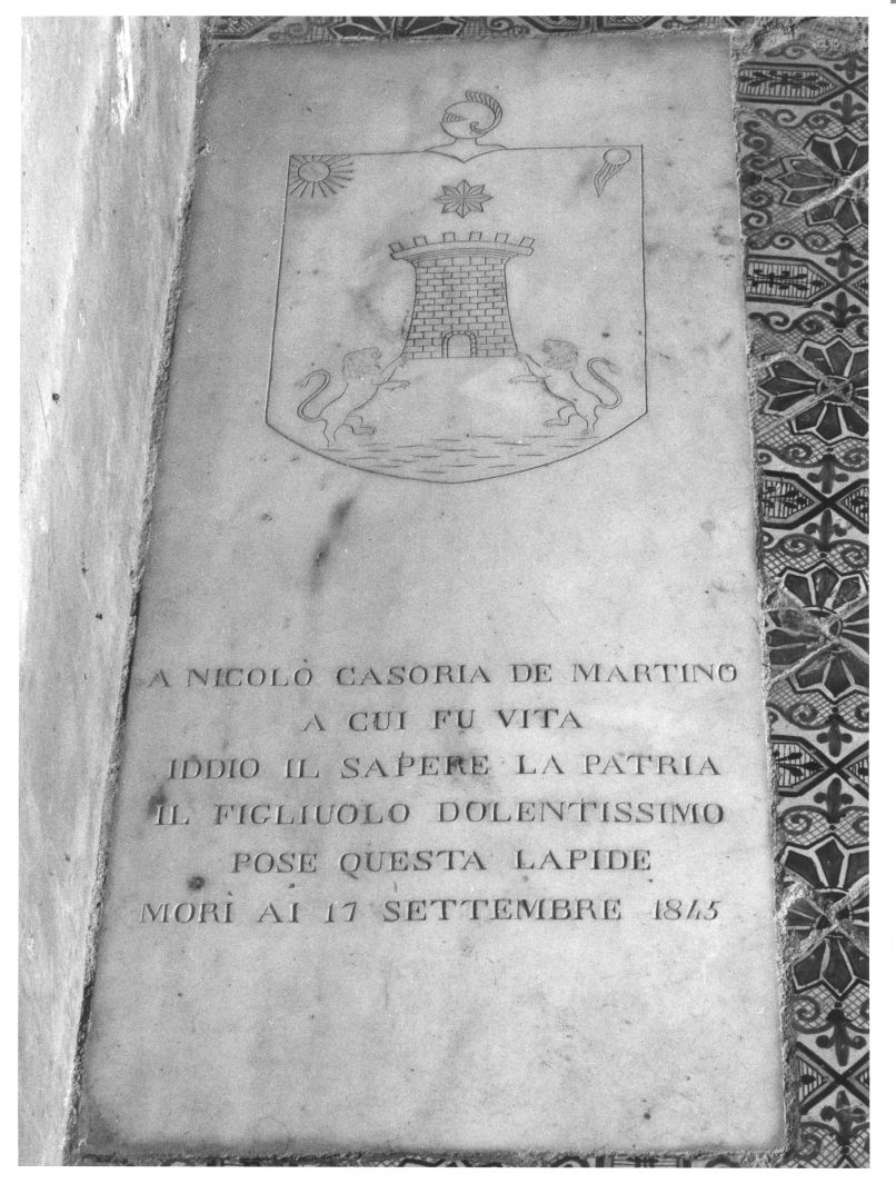 stemma gentilizio (lapide tombale) - bottega campana (sec. XIX)