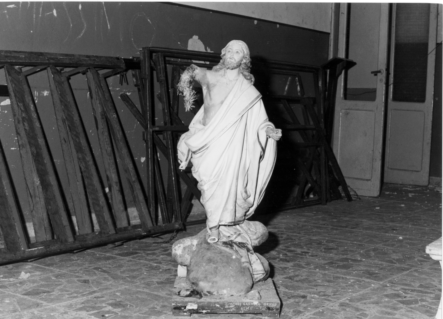 Cristo redentore (statua, opera isolata) di Bruno Carmelo (primo quarto sec. XX)