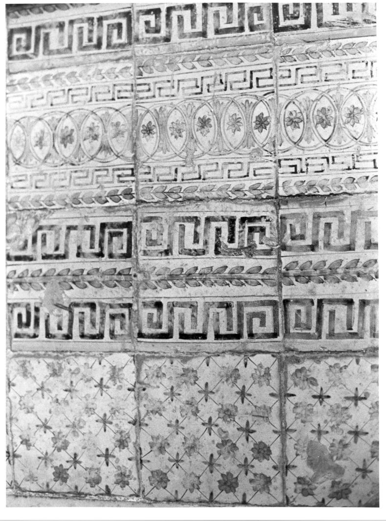 motivi decorativi floreali (mattonella) - bottega Italia meridionale (sec. XVIII)