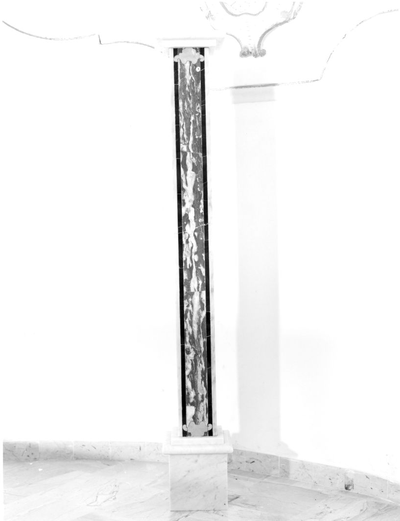 base, frammento - bottega campana (sec. XVIII)