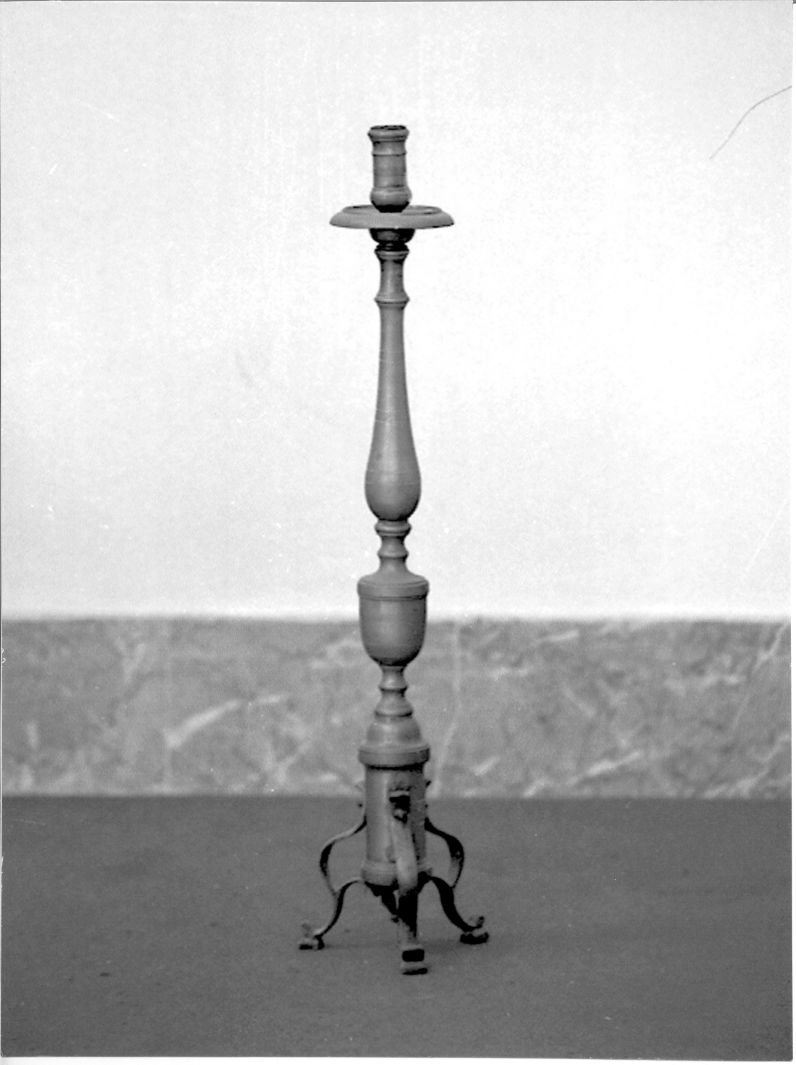 candeliere, serie - bottega campana (prima metà sec. XX)