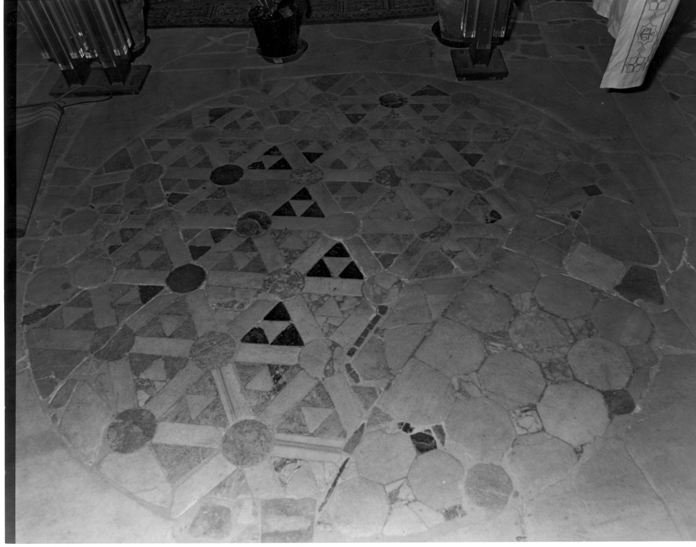 motivi decorativi geometrici (pavimento) - bottega campana (sec. XII)