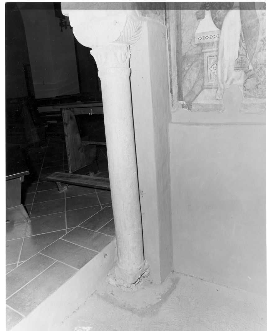 motivi decorativi geometrici e vegetali stilizzati (colonna, insieme) - bottega campana (secc. XI/ XII)
