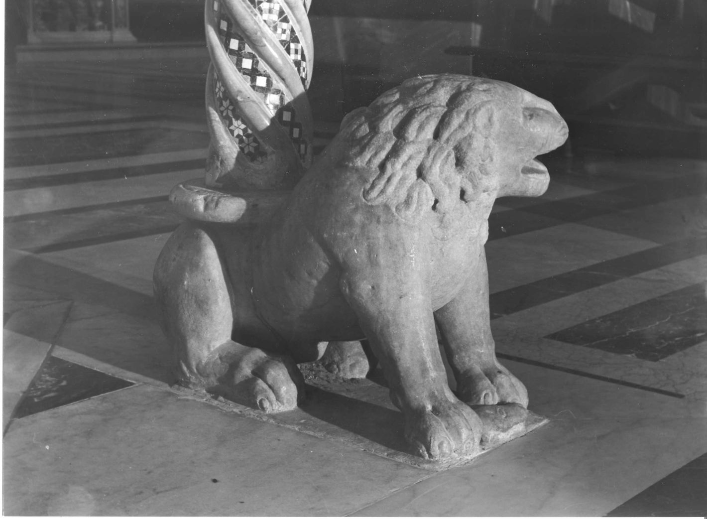 leone (scultura, elemento d'insieme) - bottega campana (fine sec. XIII)