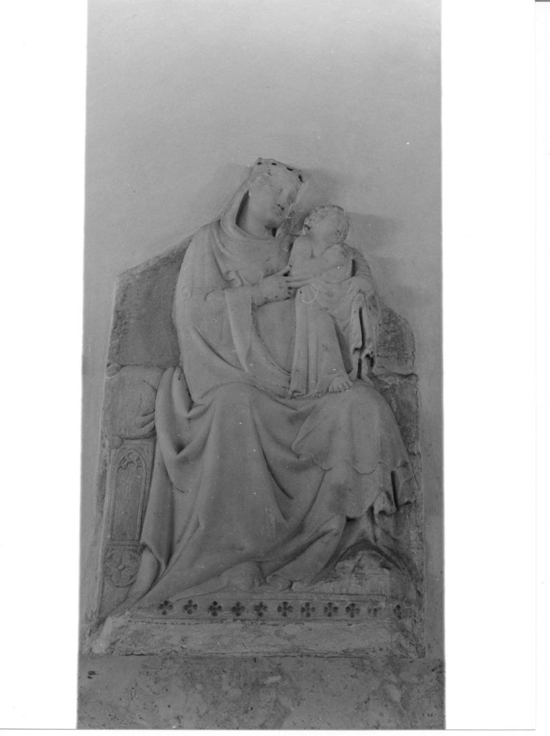 Madonna con Bambino (rilievo, frammento) di Tino di Camaino (attribuito) (prima metà sec. XIV)