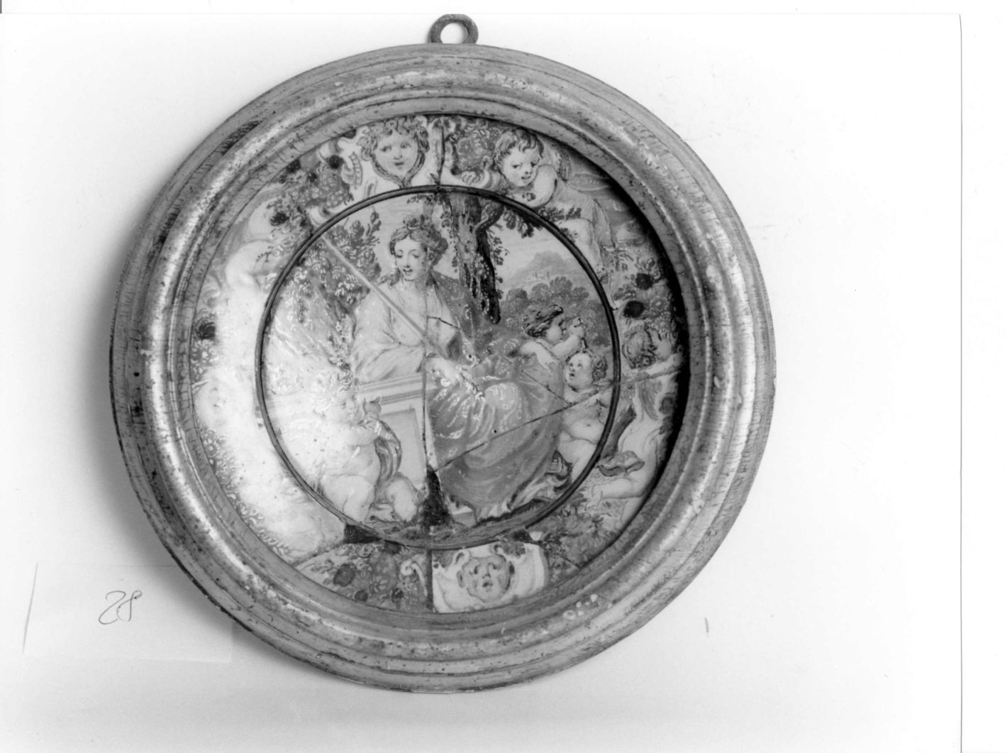 figura allegorica femminile (piatto) di Grue Carlo Antonio (seconda metà sec. XVII)