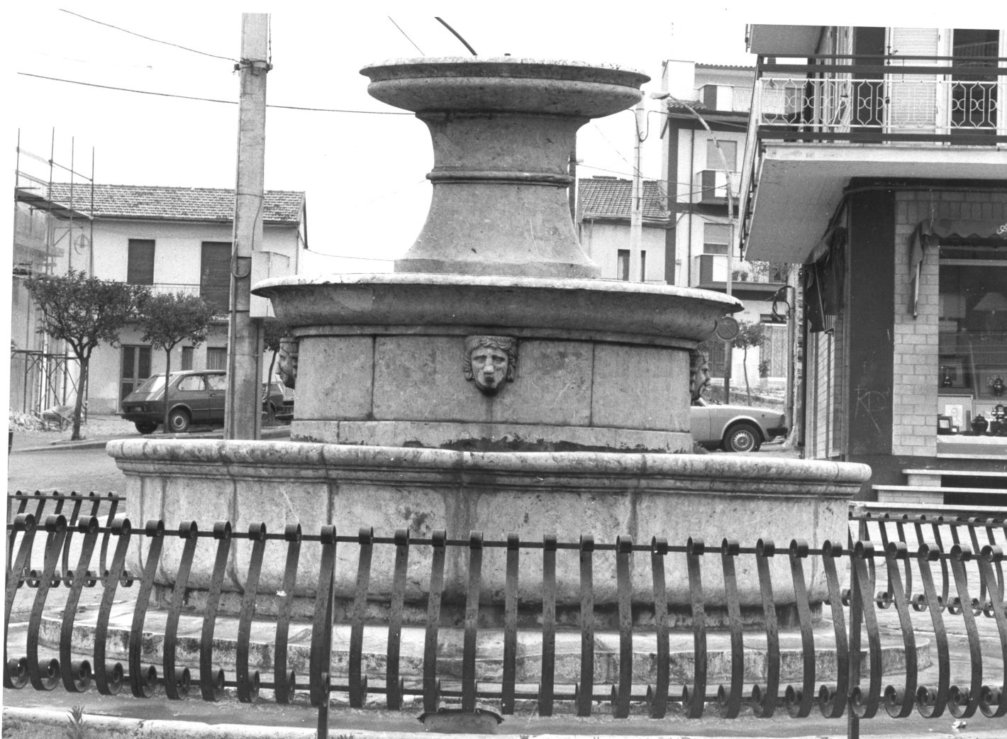 fontana - bottega Italia meridionale (sec. XIX)