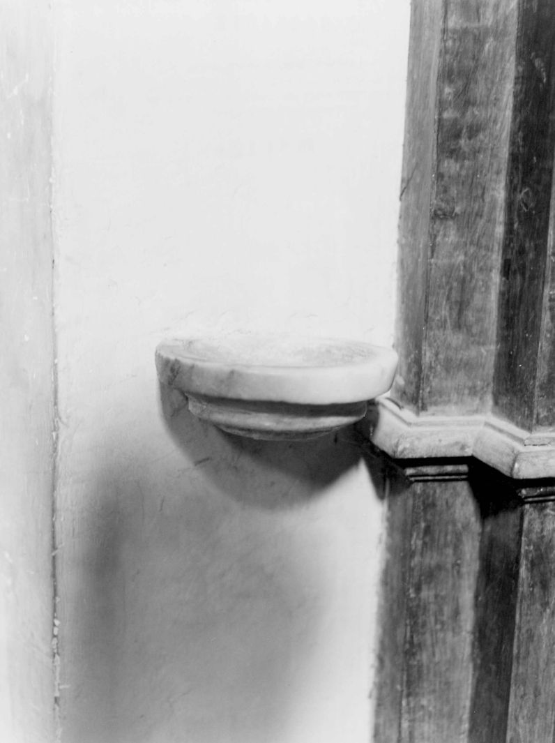 acquasantiera da parete - bottega Italia meridionale (sec. XIX)