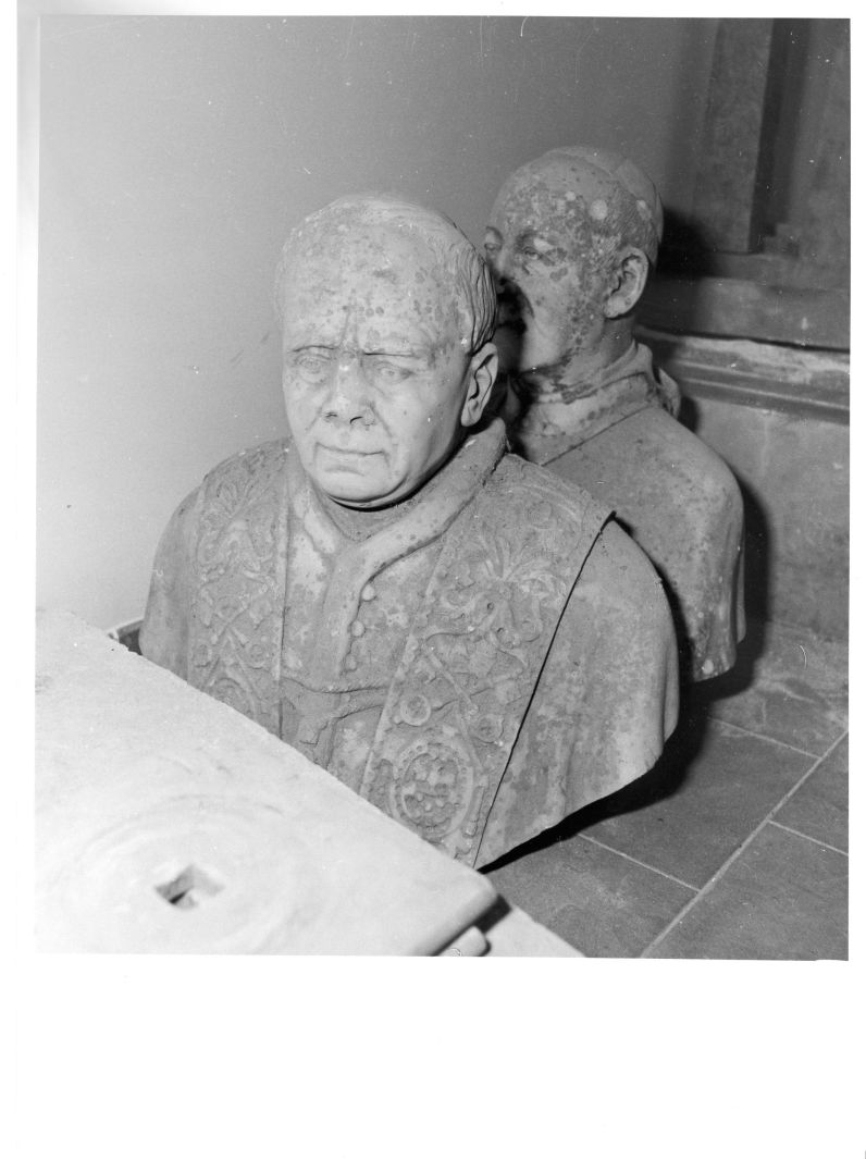 ritratto di ecclesiastico (busto, opera isolata) di Dongola D (prima metà sec. XX)