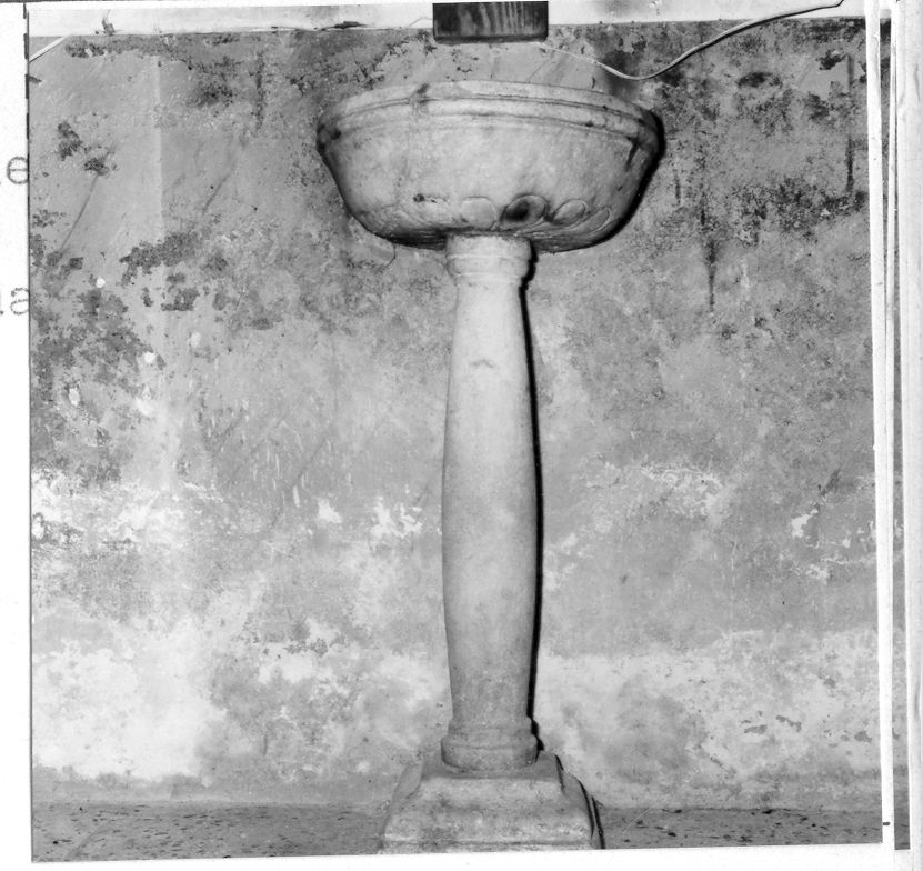acquasantiera, opera isolata - bottega campana (sec. XV)