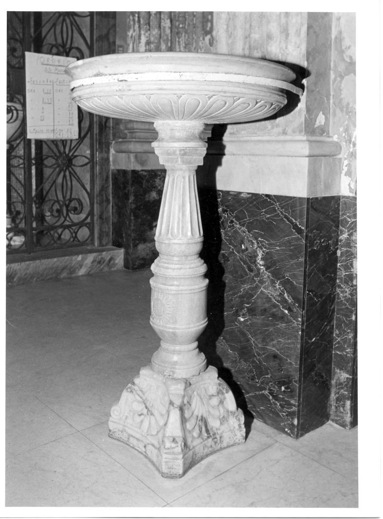 acquasantiera - a fusto, coppia - bottega campana (sec. XVI)