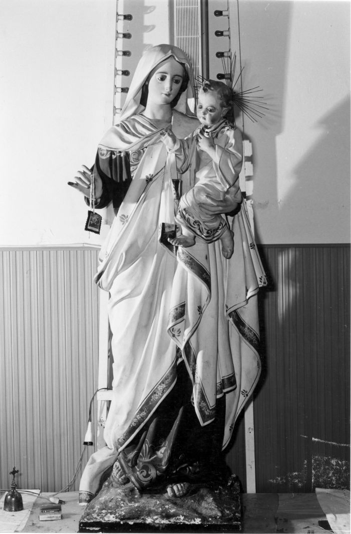 Madonna con Bambino (statua) di Bruno Carmelo (attribuito) (sec. XX)
